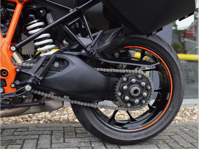 ktm - 1290-super-duke-gt