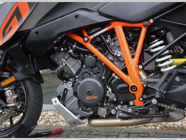 ktm - 1290-super-duke-gt