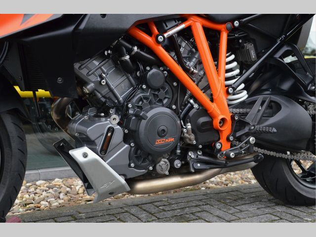 ktm - 1290-super-duke-gt