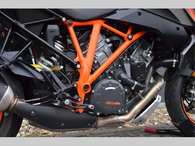 ktm - 1290-super-duke-gt