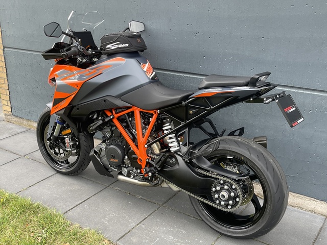 ktm - 1290-super-duke-gt