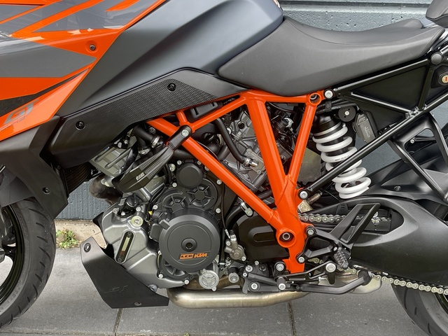 ktm - 1290-super-duke-gt