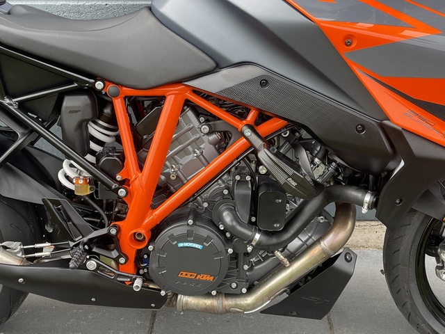 ktm - 1290-super-duke-gt