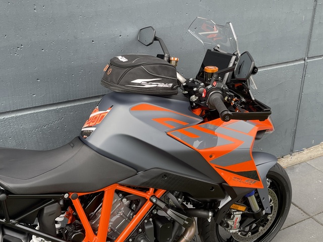 ktm - 1290-super-duke-gt