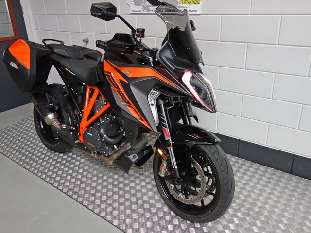 ktm - 1290-super-duke-gt