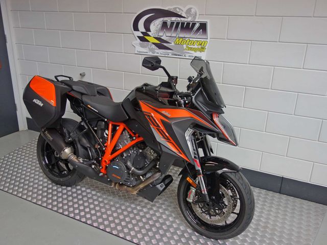 ktm - 1290-super-duke-gt