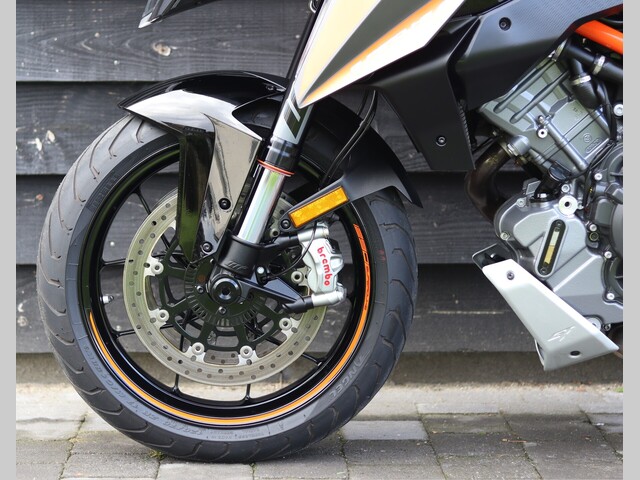 ktm - 1290-super-duke-gt