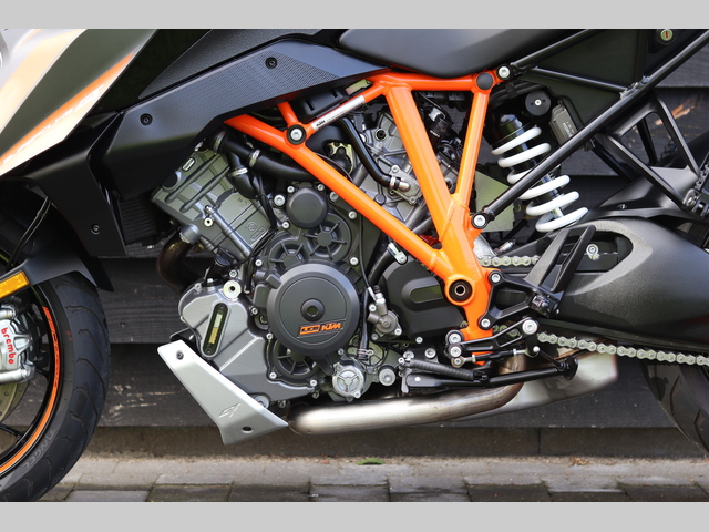 ktm - 1290-super-duke-gt