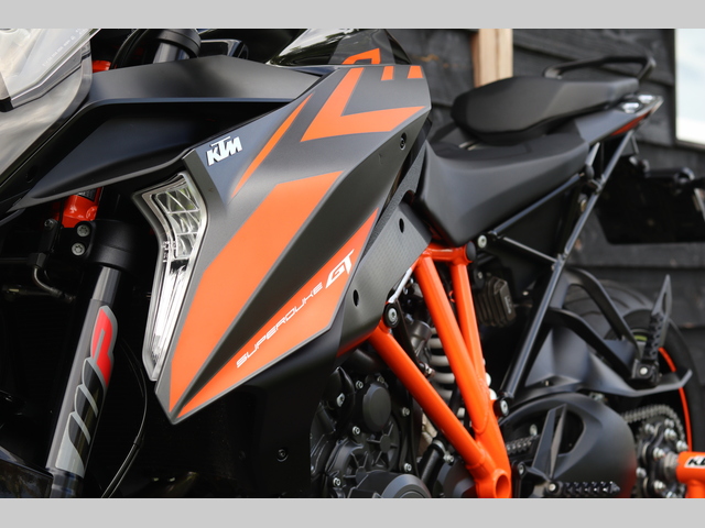 ktm - 1290-super-duke-gt