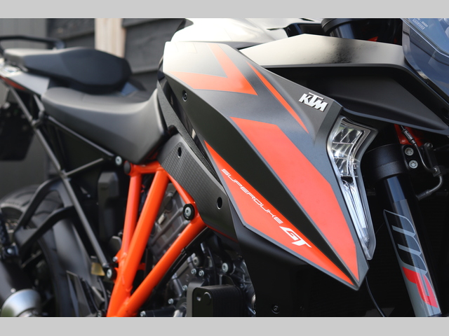 ktm - 1290-super-duke-gt