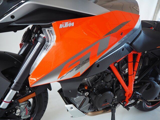 ktm - 1290-super-duke-gt