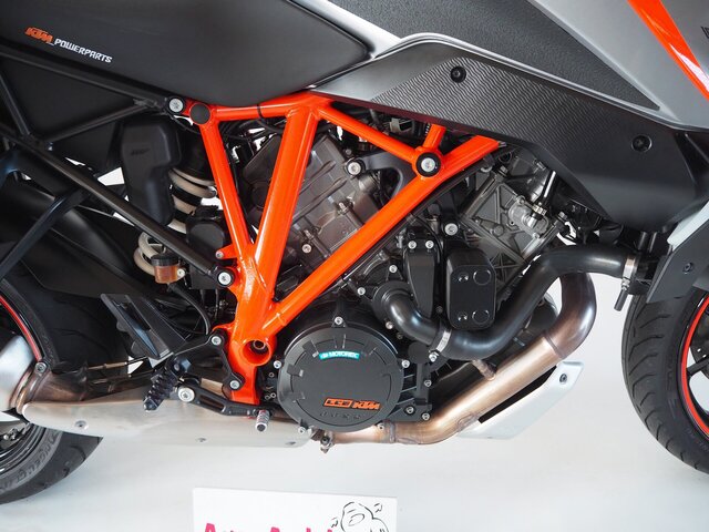 ktm - 1290-super-duke-gt