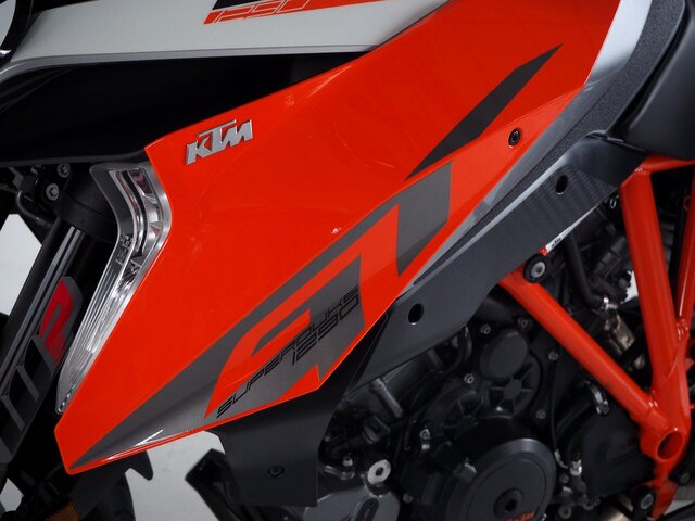 ktm - 1290-super-duke-gt