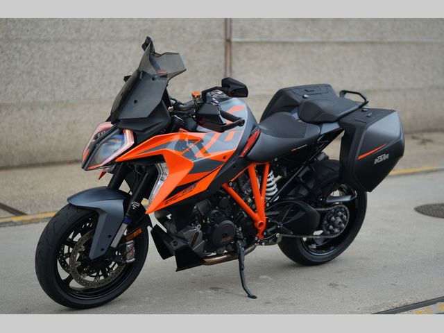 ktm - 1290-super-duke-gt