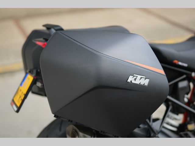 ktm - 1290-super-duke-gt