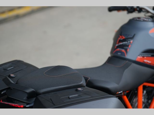 ktm - 1290-super-duke-gt