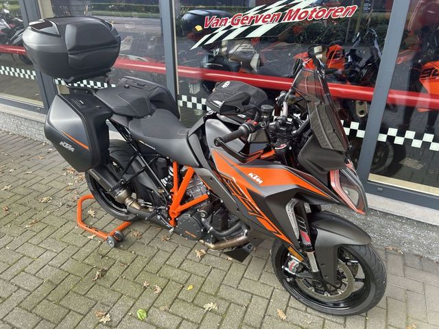 ktm - 1290-super-duke-gt