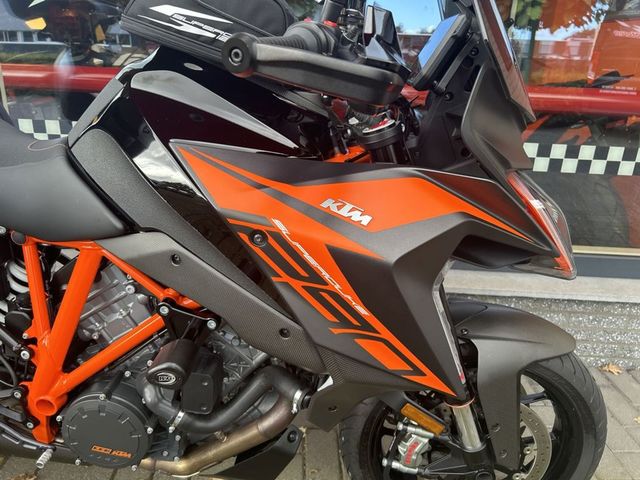 ktm - 1290-super-duke-gt