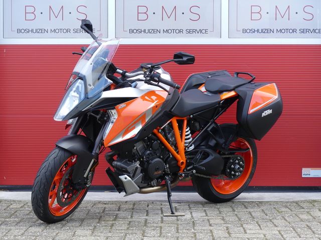 ktm - 1290-super-duke-gt