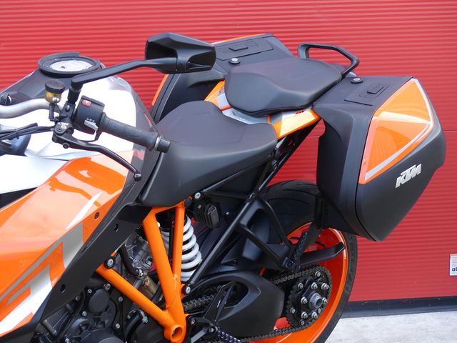 ktm - 1290-super-duke-gt