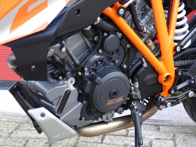 ktm - 1290-super-duke-gt