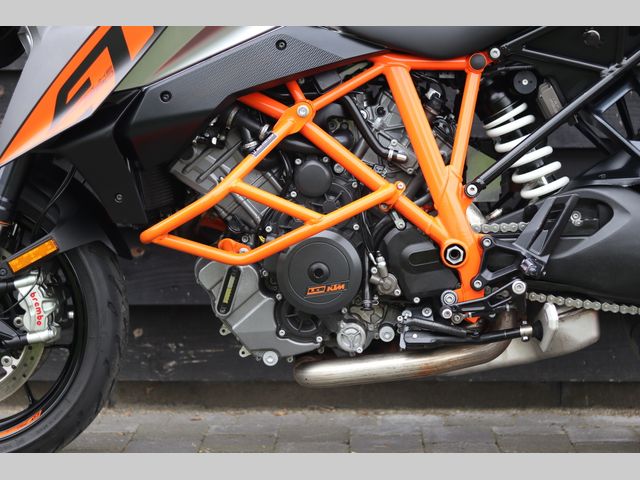 ktm - 1290-super-duke-gt