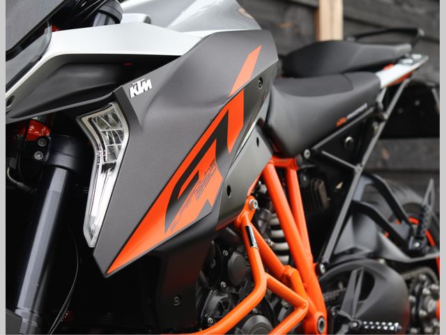 ktm - 1290-super-duke-gt