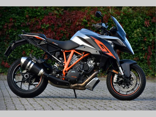 ktm - 1290-super-duke-gt