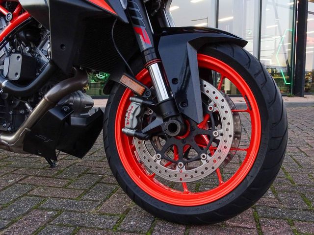 ktm - 1290-super-duke-gt