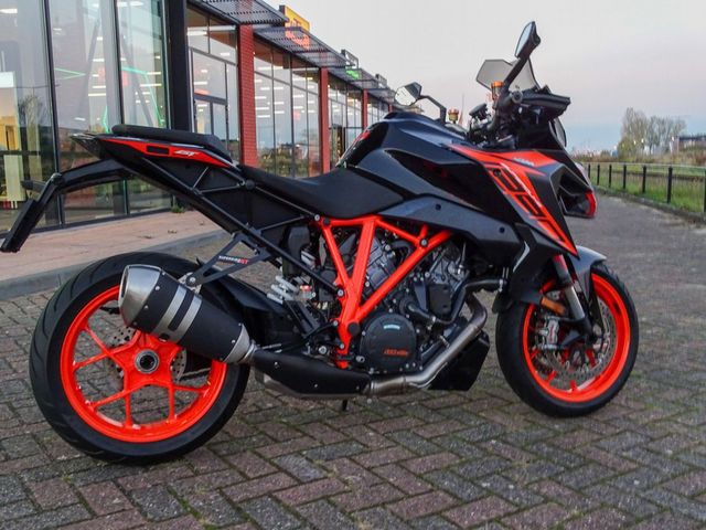 ktm - 1290-super-duke-gt