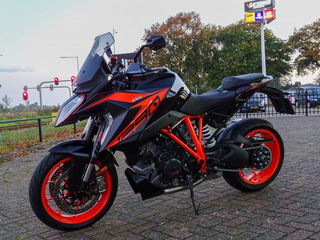 ktm - 1290-super-duke-gt