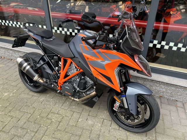 ktm - 1290-super-duke-gt