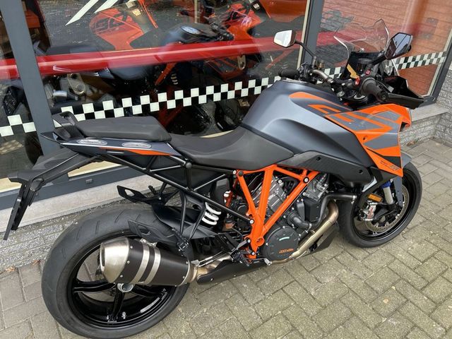 ktm - 1290-super-duke-gt