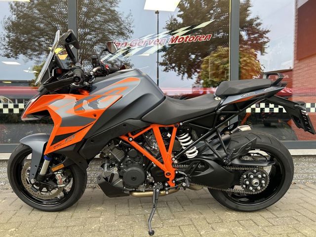 ktm - 1290-super-duke-gt