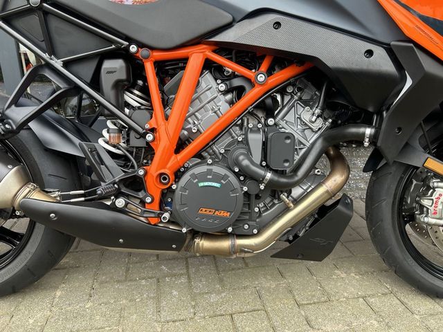 ktm - 1290-super-duke-gt