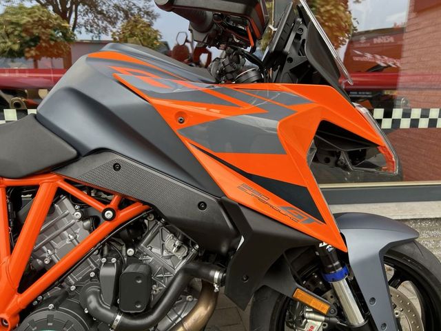 ktm - 1290-super-duke-gt