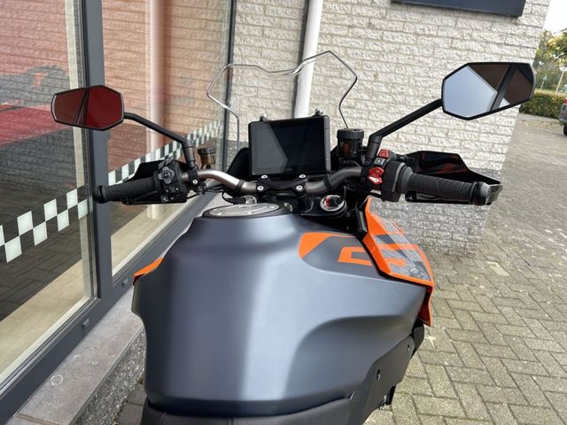 ktm - 1290-super-duke-gt