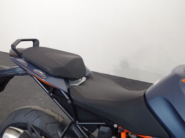 ktm - 1290-super-duke-gt