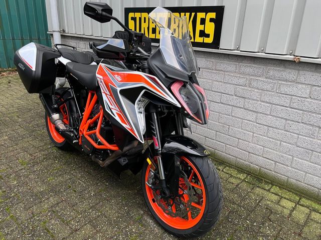 ktm - 1290-super-duke-gt