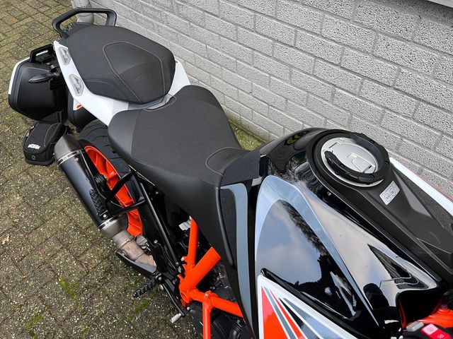 ktm - 1290-super-duke-gt