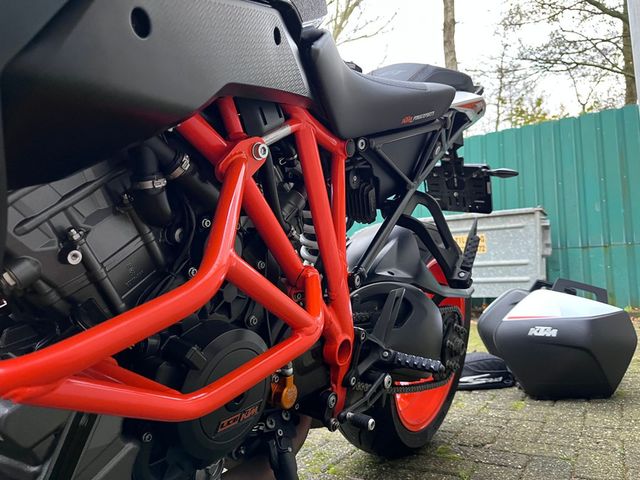 ktm - 1290-super-duke-gt