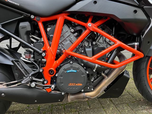 ktm - 1290-super-duke-gt