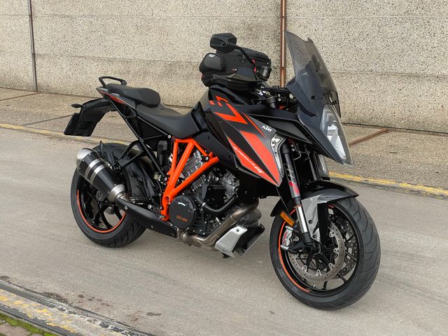 ktm - 1290-super-duke-gt