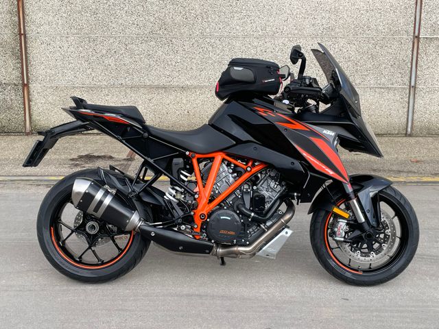 ktm - 1290-super-duke-gt