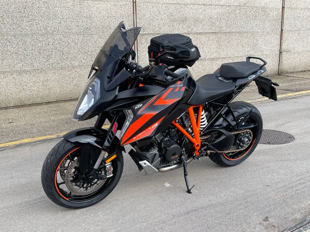 ktm - 1290-super-duke-gt