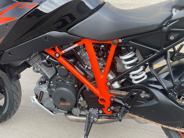 ktm - 1290-super-duke-gt