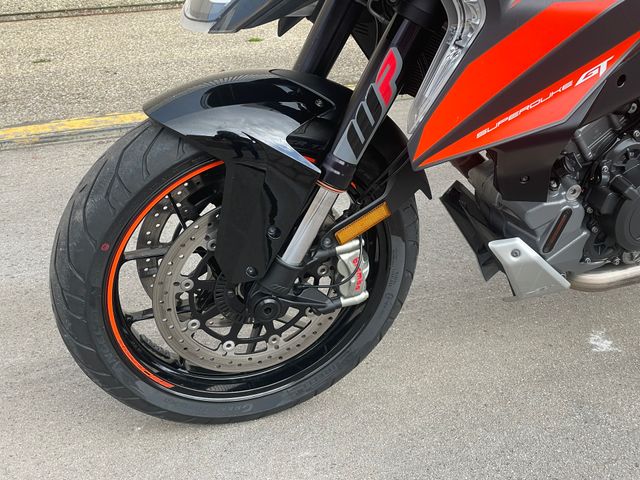 ktm - 1290-super-duke-gt