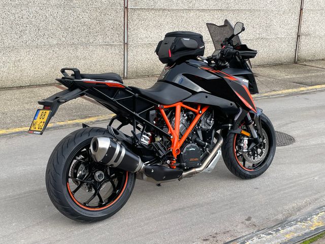 ktm - 1290-super-duke-gt