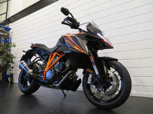 ktm - 1290-super-duke-gt