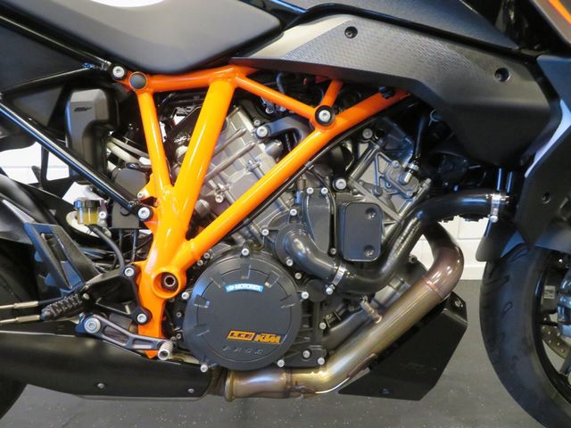 ktm - 1290-super-duke-gt